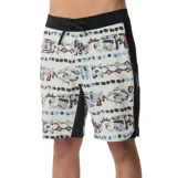 Short de baño Rip Curl modelo Sseries 32One Cordura, con estampado multicolor de diseño geométrico y tribal sobre base blanca, cintura negra con cordón ajustable y detalles negros en los laterales.