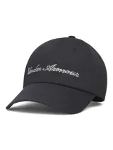 Gorra de béisbol Under Armour de perfil bajo en color negro, confeccionada en mezcla de poliéster y algodón, con logotipo frontal de pedrería brillante y cierre ajustable en la parte trasera.