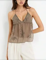 Top marrón de gasa con escote halter y bordado de lentejuelas.