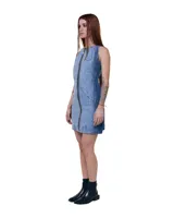 Vestido corto de denim celeste con cierre metálico frontal de doble cursor. Diseño sin mangas, con corte ajustado en el torso y falda evasé.