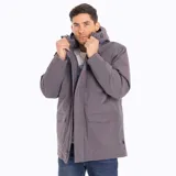 Campera tipo parka color gris, con capucha, cierre frontal con solapa, bolsillos frontales con tapa y ajuste en la cintura. Diseño técnico impermeable y transpirable.