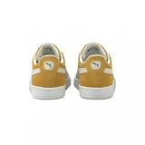 Championes urbanos Puma Suede Classic, color rojo con detalles en blanco. Confeccionados en gamuza con la icónica franja lateral de la marca y suela de goma texturizada.