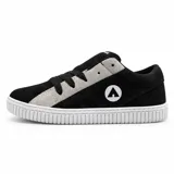 Zapatillas Airwalk One de color negro con detalles en beige y suela blanca, con diseño de corte bajo, cordones negros y logotipo circular en el lateral.