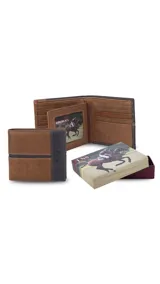Billetera de cuero para hombre con diseño bicolor, combinando tonos marrón y negro. Cuenta con solapa central, múltiples ranuras para tarjetas, compartimento para billetes y visor transparente. Presenta el logo de la marca grabado en el frente.