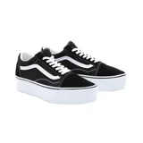 Championes Vans Old Skool Stackform de caña baja, color negro con la clásica banda lateral blanca y suela de plataforma blanca.