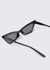 Lentes de sol negros con forma cat eye, de plástico y policarbonato.