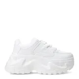 Championes blancos con plataforma alta y suela con diseño irregular.