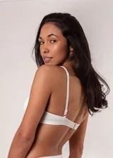 Soutien de microfibra preformado con copa y aro, sin costuras y con breteles regulables.