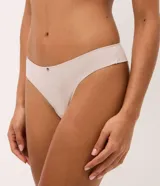Pack de dos bombachas tipo bikini Lov de hilo doble en microfibra suave, una en tono beige y otra en marrón oscuro, con un pequeño detalle metálico en la parte frontal.