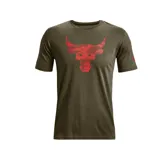 Remera de entrenamiento Under Armour de la colección Project Rock, color verde oliva, con estampado frontal del logo Brahma Bull en color rojo con efecto camuflado.