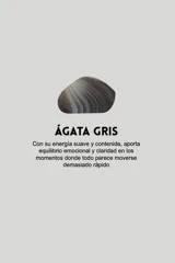 Gargantilla de cuero negro con dije de piedra blanca en forma de lágrima con engarce dorado.