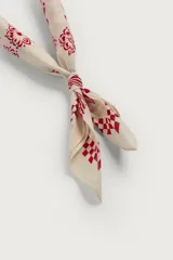Bandana de algodón color verde oscuro con estampado gráfico y geométrico en blanco.