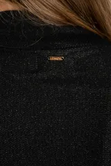 Kimono negro con mangas 3/4 y bolsillos delanteros.