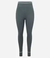 Legging deportiva color verde, confeccionada en poliamida, con cintura baja y rayas horizontales en blanco y gris.