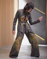 Pantalón de lana color gris con estampado artesanal amarillo, de corte a la cintura con tablas frontales y pinzas traseras.