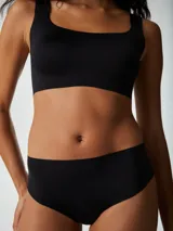 Pack de tres bombachas de corte láser en colores negro, marrón y beige.