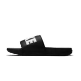 Ojotas Nike Offcourt Slide, de diseño cómodo y deportivo, color gris con banda ancha en el empeine de color blanco que lleva la palabra NIKE en letras negras grandes.
