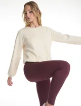 Legging de tiro alto confeccionada en algodón elástico con cintura ancha modeladora. Presenta un calce ajustado y tejido opaco de tacto natural.