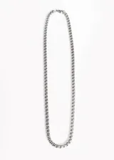 Cadena plateada de acero quirúrgico con eslabones tipo box.