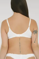 Pack de dos soutienes de algodón blanco, con breteles regulables y broches de acceso para lactancia.