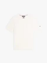 Remera de cuello redondo blanca de corte regular, confeccionada en puro algodón interlock. Cuenta con un discreto logo tonal bordado en el pecho y el logo de la marca bordado en la manga.