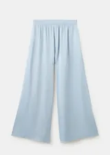 Pantalón largo de tiro alto, diseño recto y fluido, color celeste, con bolsillos laterales y cintura ajustable.