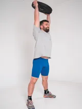 Calza deportiva corta azul con logo estampado en la pierna.