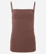 Blusa femenina color marrón, confeccionada en microfibra, con escote recto, breteles finos fijos y fruncidos en los laterales.