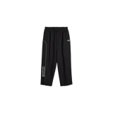 Pantalón de tracksuit Adidas Y-3 color negro, de corte recto y holgado. Cuenta con cintura elástica ajustable con cordón, bolsillos laterales y detalles estampados en contraste con el logo de Y-3 y la marca AMG Petronas.