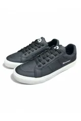 Championes deportivos Discovery modelo Casual Expedition, de color azul con cordones negros, suela blanca y detalles de la marca en el lateral.
