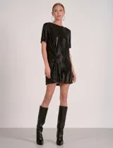 Vestido corto de manga corta con acabado metalizado color bronce/cobre, escote redondo y detalle de nudo fruncido en el centro delantero.