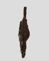 Cartera tipo hobo de gran tamaño en color negro, confeccionada en gamuza con diseño de flecos largos en los laterales y base. Presenta un asa superior trenzada con detalles artesanales y cierre superior para mayor seguridad.