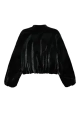Campera bomber de textura satinada con cierre frontal de cremallera, cuello redondo y mangas largas con puños elásticos.