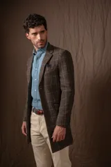 Chaquetón marrón a cuadros tipo príncipe de gales, de lana corte slim fit.