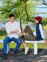 Camisa de hombre de lino color blanco, de manga larga y corte clásico.
