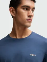 Buzo de manga larga azul con logo de la marca BOSS en el pecho.