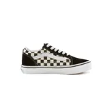 Championes Vans modelo Old Skool, con diseño clásico de tablero de ajedrez en blanco y negro, puntera y talón en gamuza negra y la icónica banda lateral blanca.