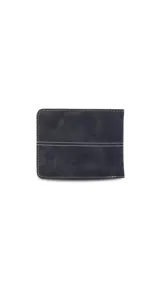 Billetera de cuero sintético color marrón con detalle de bordado geométrico en forma de rombo en la parte frontal. Cuenta con compartimentos para billetes, tarjeteros y un visor interior.