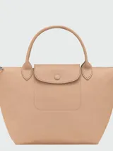 Cartera de mano modelo Le Pliage One tamaño S, confeccionada en nylon negro con detalles en cuero. Presenta cierre superior con solapa y botón a presión característico de la marca.