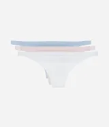 Kit de tres bombachas colaless de poliamida texturizada sin costuras, con laterales estrechos y recorte hilo. Incluye una bombacha blanca, una rosa y una celeste.
