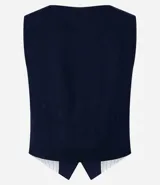 Chaleco femenino confeccionado en viscolino celeste, con escote en v, cierre por botones contrastantes y bolsillos delanteros.