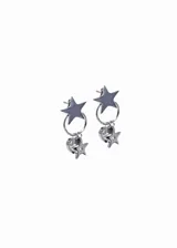 Par de aros colgantes de acero quirúrgico hipoalergénico plateado, con forma de estrella y corazón con strass.