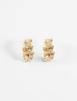 Aros de diseño irregular con acabado brillante y textura ondulada, elaborados en aleación de metales con baño dorado.