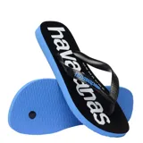 Sandalias tipo ojotas Havaianas modelo Top Logomania, con base negra y suela lateral azul. Presentan el logo de la marca estampado en gran tamaño sobre la plantilla y en relieve sobre las tiras negras.