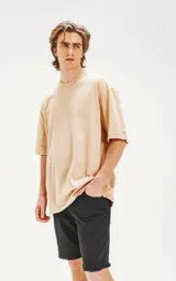 Remerón de algodón premium color beige, con corte extra oversize, hombros caídos y cuello redondo.
