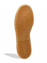 Zapatillas Morrison modelo Nineties color beige con detalles en celeste y estampado tribal. Fabricadas en serraje con suela color vainilla y cordones finos de algodón beige.