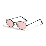 Lentes de sol con armazón metálico negro de forma ovalada y cristales en tono rosado claro. Cuentan con protección UV400.