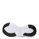 Championes Puma modelo Softride Mayve, con capellada de tejido respirable en color negro. Presenta entresuela blanca con detalles en verde agua y logo de la marca en plateado en el lateral.