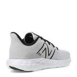 Championes de running New Balance modelo 411 V3, color gris claro con detalles en negro. Presentan capellada de malla transpirable, entresuela de EVA acolchada para mayor amortiguación y suela de goma resistente.