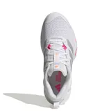 Championes de entrenamiento Adidas Rapidmove Go, color blanco con detalles en gris, naranja y fucsia. Presentan una estructura de malla transpirable, tecnología Climacool y suela con diseño geométrico.